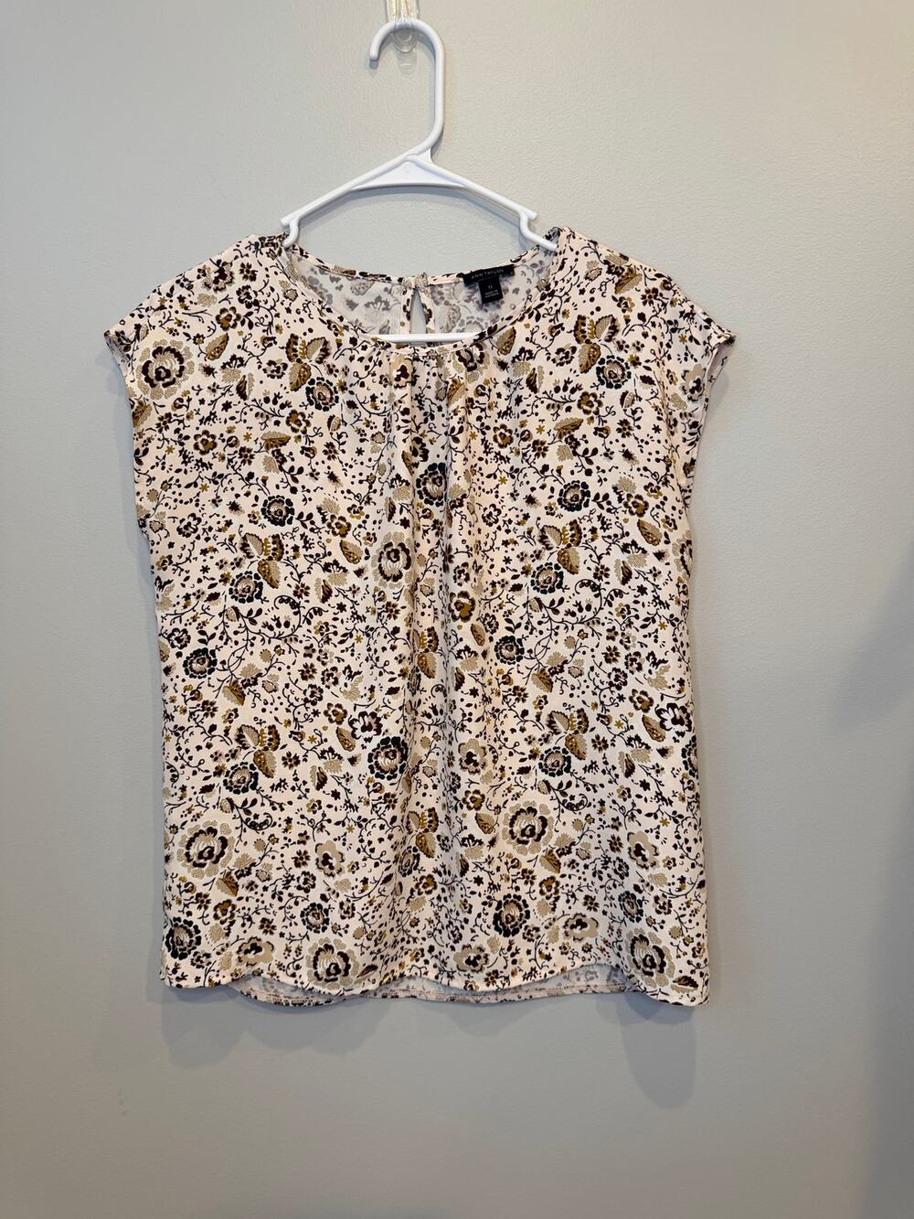 Ann Taylor Floral Fall Fashion Cap Sleeve Blouse Cream Brown Keyhole Size XS